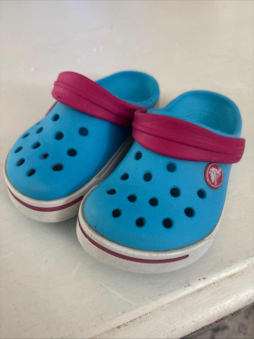 Kids Crocs Size C 8-9 Blue and Pink Slip-On Clogs
